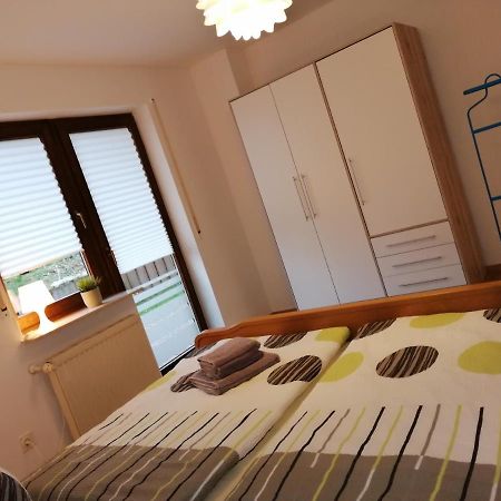 Schoneck Ebenerdige Ferienwohnung Mit Grosser Terrasse In Der Naehe Des Waldes, Zum Wohlfuehlen מראה חיצוני תמונה