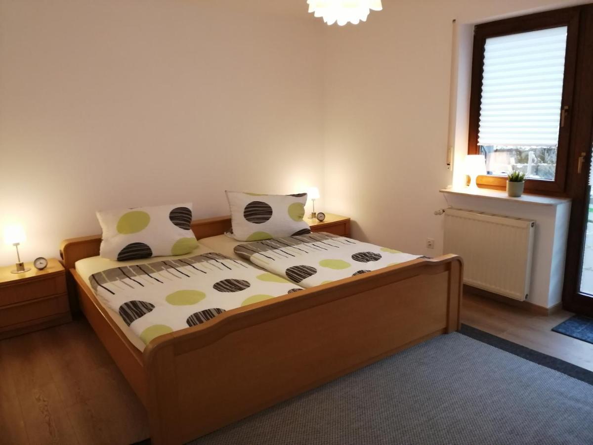 Schoneck Ebenerdige Ferienwohnung Mit Grosser Terrasse In Der Naehe Des Waldes, Zum Wohlfuehlen מראה חיצוני תמונה