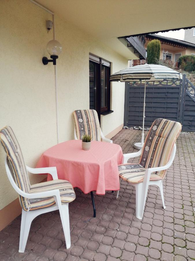 Schoneck Ebenerdige Ferienwohnung Mit Grosser Terrasse In Der Naehe Des Waldes, Zum Wohlfuehlen מראה חיצוני תמונה